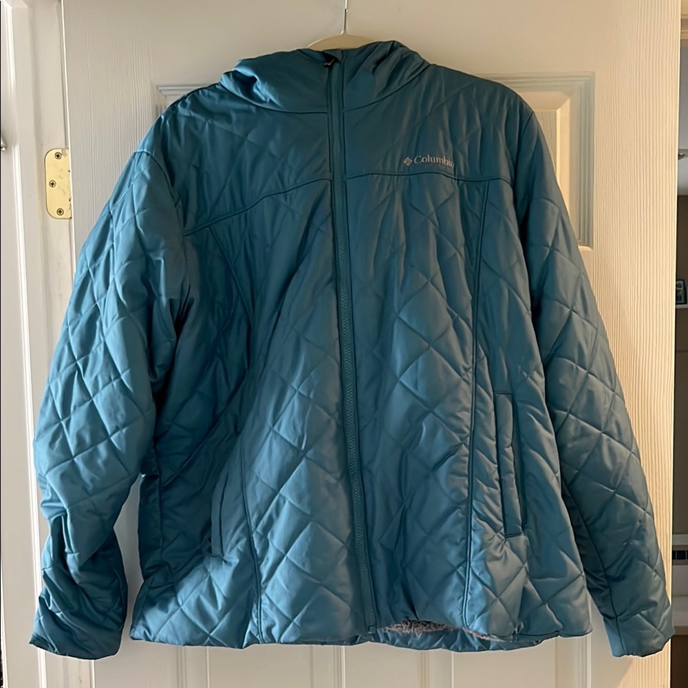 Columbia Blue Puffer Jacket with Hood and Zipper Closure